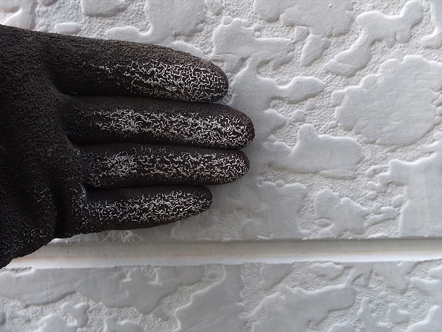 チョーキングが発生し触ると白い粉